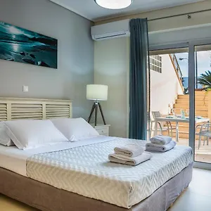  Apartment Lilly, With Communal Pool, 10 Meters From Sea